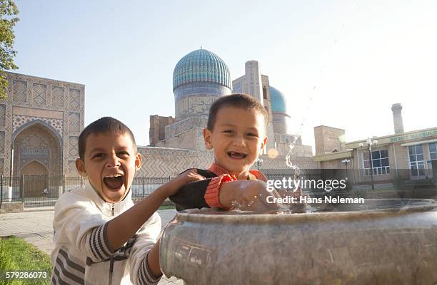 two boys playing, samarkand - uzbekistan fotografías e imágenes de stock