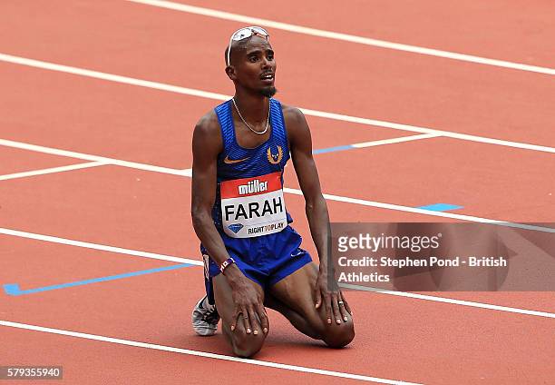 Mo Farah of Great Britain celebrates winning the mens 5000m during day two of the Muller Anniversary Games at The Stadium - Queen Elizabeth Olympic...
