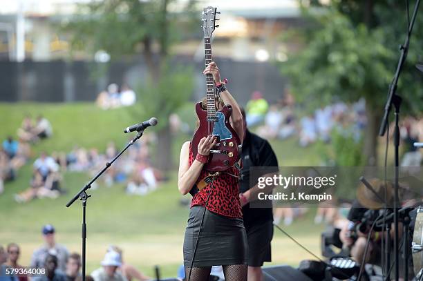 Timony 213 Mary Timony Photos & High Res Pictures - Getty Images