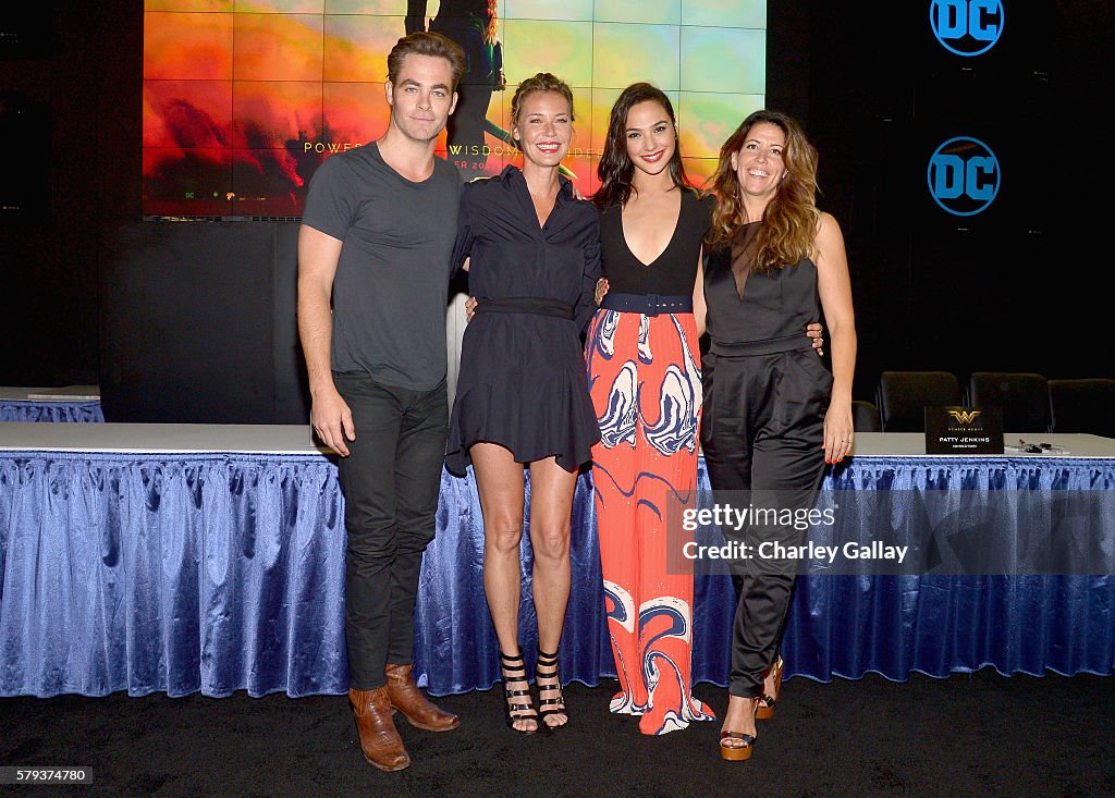 Wonder Woman Cast Signing At San Diego Comic-Con 2016