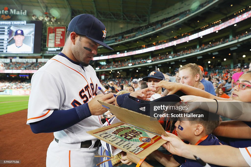 Los Angeles Angels of Anaheim v Houston Astros