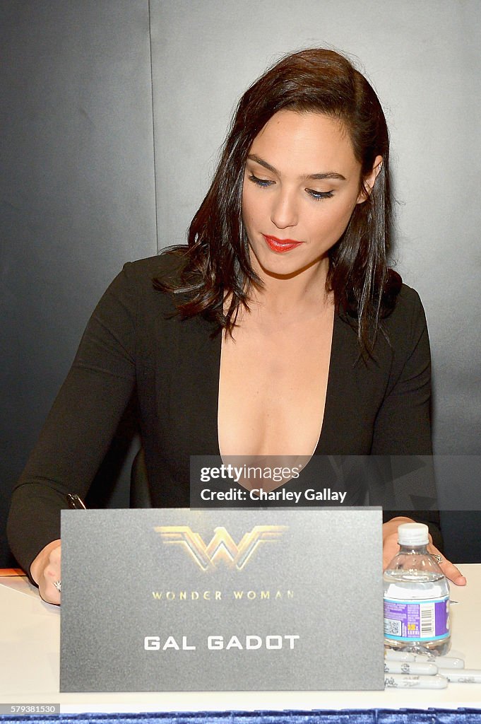 Wonder Woman Cast Signing At San Diego Comic-Con 2016