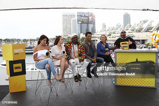 Actors Mercedes Mason,Alycia Debnam-Carey, Coleman Domingo,Cliff Curtis and Kim Dickens of Fear the Walking Dead and host Kevin Smith attend the IMDb...