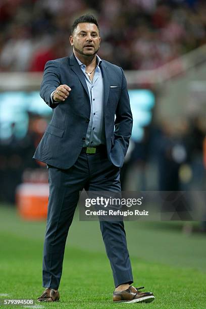 Antonio Mohamed coach of Monterrey gives instructions to his players during the 2nd round match between Chivas and Monterrey as part of the Torneo...