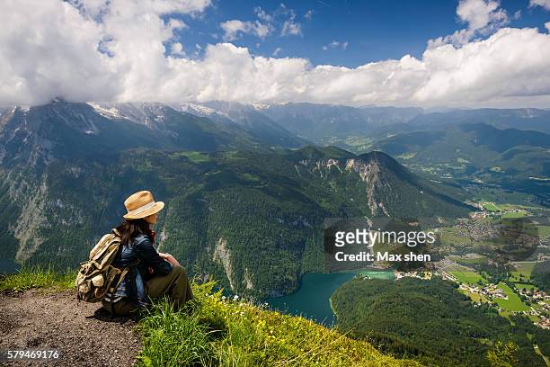 overlooking view of the lake konigssee from jenner peak - berchtesgaden - fotografias e filmes do acervo