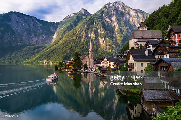 scenic view of the lakeside town hallstatt, austria. - gmunden austria stock pictures, royalty-free photos & images