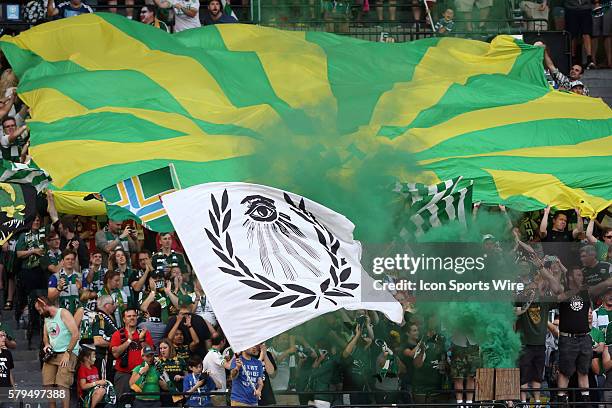 Timbers Fans 491 Timbers Army Photos & High Res Pictures - Getty Images