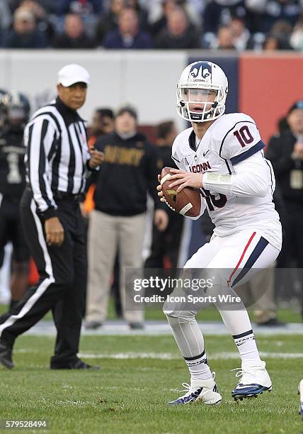 Uconn Huskies Quarterback Chandler Whitmer look down field during a NCAA football game between the UConn Huskies and the Army Black Knights at Yankee...