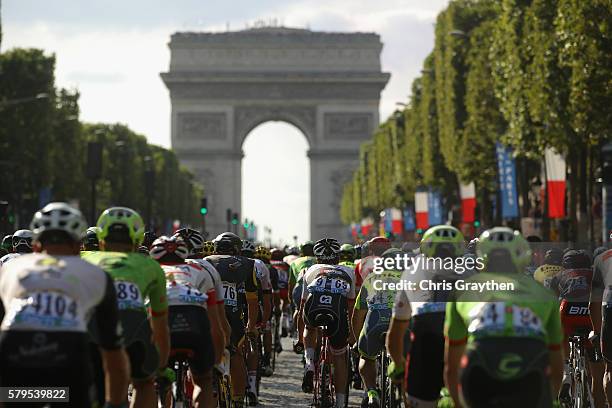 The pelaton aproaches the Arc de Triomph on the first lap during stage twenty one of the 2016 Le Tour de France, from Chantilly to Paris...