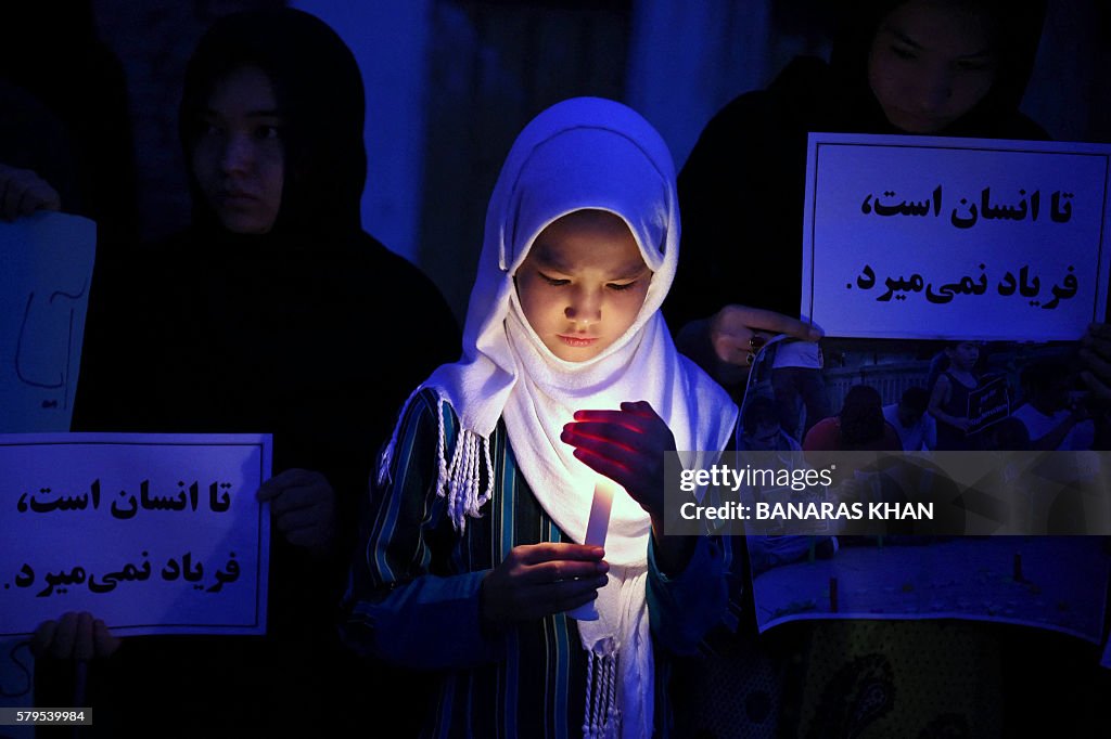 TOPSHOT-PAKISTAN-AFGHANISTAN-UNREST-ATTACK-TRIBUTE