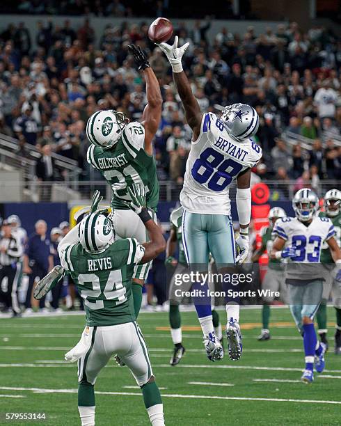 Dallas Cowboys Wide Receiver Dez Bryant [11280] and New York Jets Safety Marcus Gilchrist [15835] jump for a last second pass during the NFL regular...