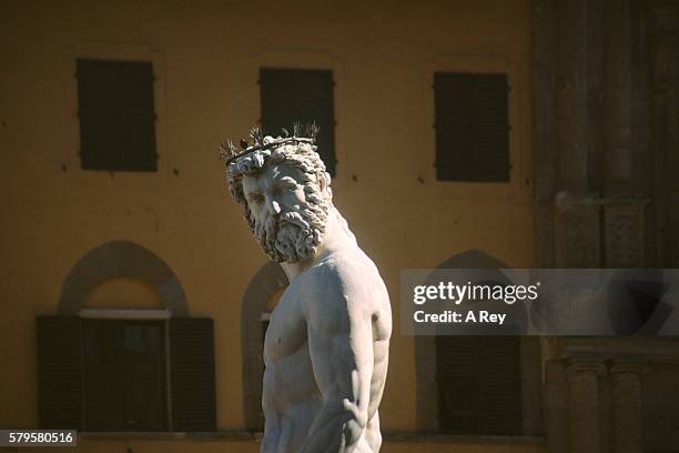 neptune - triton greek god photos et images de collection