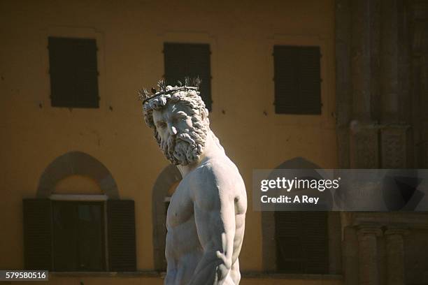 neptune - statue marbre photos et images de collection