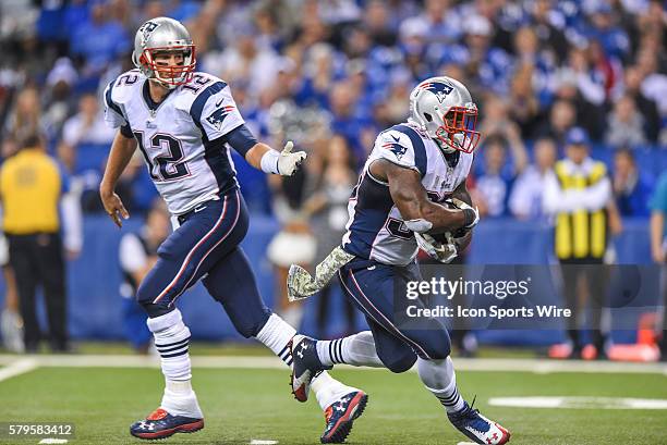 New England Patriots Quarterback Tom Brady [4012] hands the football to New England Patriots Running Back Jonas Gray [18297] in action during a...