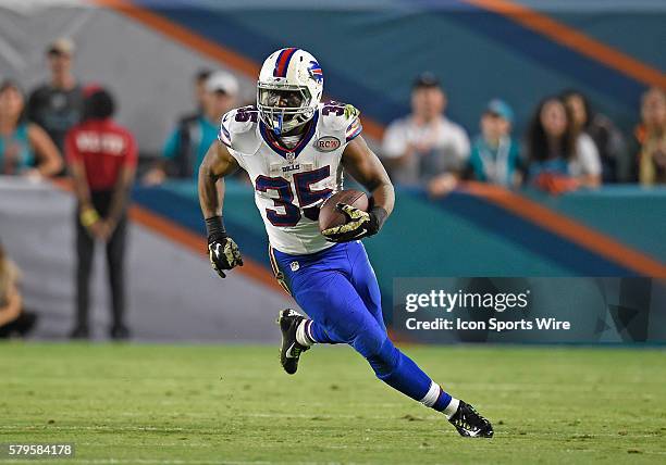 Buffalo Bills Running Back Bryce Brown [17783] plays against the Miami Dolphins in Miami's 22-9 victory at Sun Life Stadium, Miami, Florida.