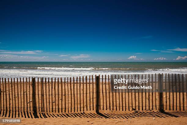 wooden fence in front of the atlantic ocean. - longeville sur mer stock pictures, royalty-free photos & images