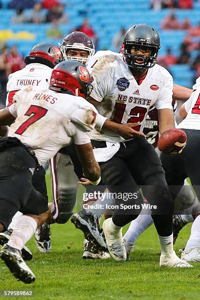 North Carolina State Wolfpack quarterback Jacoby Brissett hands off to wide receiver Nyheim Hines during the first half of the Belk Bowl between N.C....