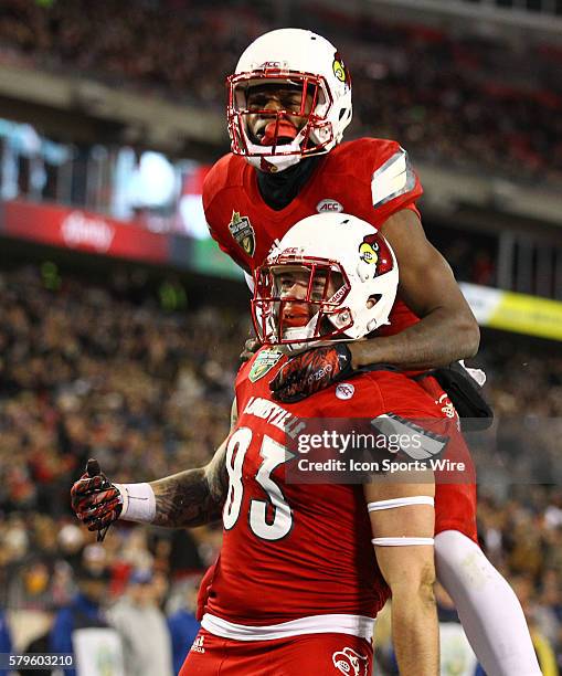 Louisville Cardinals tight end Micky Crum scores a touchdown and celebrates with Louisville Cardinals quarterback Lamar Jackson during the third...