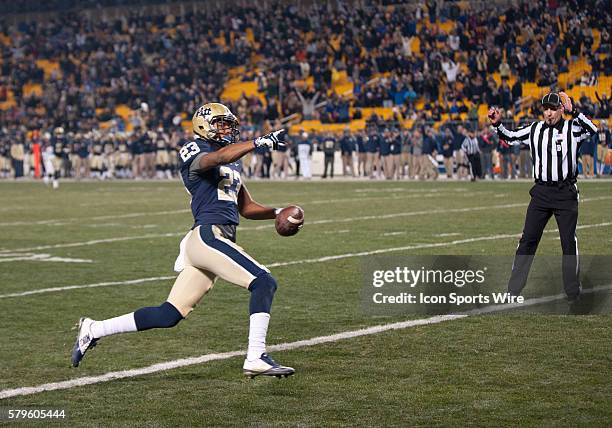 Pittsburgh Panthers wide receiver Tyler Boyd scores a 49-yard touchdown during the second half in the Pittsburgh Panthers 30-7 win over the Syracuse...