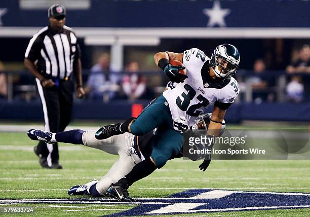 Dallas Cowboys outside linebacker Anthony Hitchens gets ready to tackle Philadelphia Eagles running back Chris Polk during the game between the...