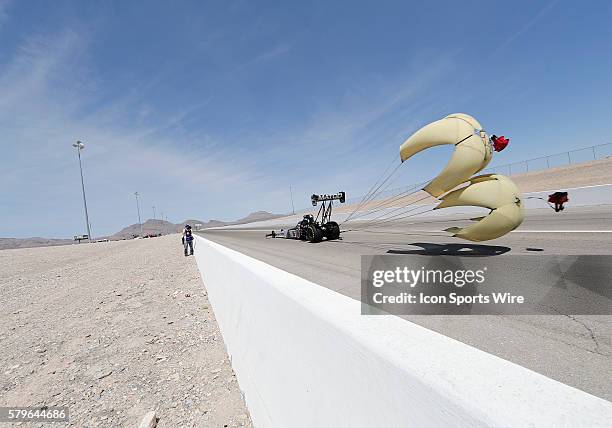 Antron Brown DSR NHRA Top Fuel Dragster deploys his drag racing parachute during the 16th Annual SummitRacing.com NHRA Nationals at The Strip at Las...