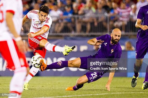 Fiorentina midfielder Borja Valero gets a foot on the ball to block a shot by SL Benfica forward Jonas during the second half of the International...