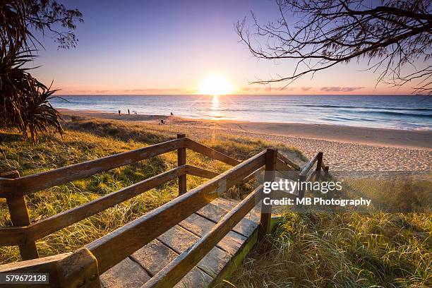 sunrise - sunshine coast australië stockfoto's en -beelden