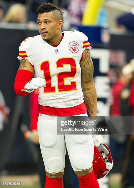 Kansas City Chiefs wide receiver Albert Wilson warms up during the NFL Wild Card game between the Kansas City Chiefs and Houston Texans at NRG...