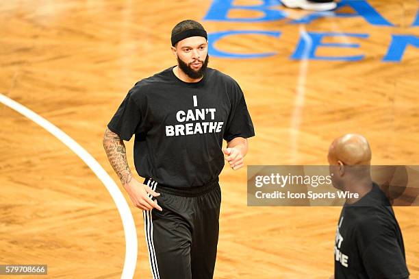 Brooklyn Nets guard Deron Williams wears a t shirt to honor Eric Garner during warmups before a NBA game between the Cleveland Cavaliers and the...