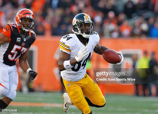 Pittsburgh Steelers wide receiver Antonio Brown fights to break free from Cincinnati Bengals' Terence Newman in their NFL game at Paul Brown Stadium...