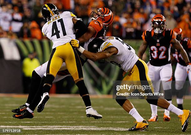 Cincinnati Bengals tight end Tyler Eifert makes the catch under pressure from Pittsburgh Steelers' Antwon Blake during the first half of play in...