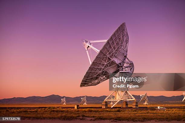 observatório espacial sinal de pesquisa - satellite imagens e fotografias de stock