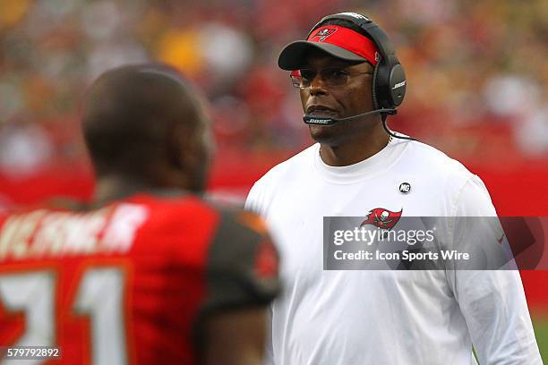 Buccaneers linebackers coach Hardy Nickerson during the regular season game between the Green Bay Packers and the Tampa Bay Buccaneers at Raymond...