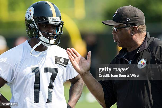 Pittsburgh Steelers wide receivers coach Richard Mann yelling at Pittsburgh Steelers wide receiver Eli Rogers during the 2015 Pittsburgh Steelers...