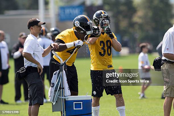 Pittsburgh Steelers linebacker Shayon Green and Pittsburgh Steelers safety Ian Wild take a drink during the 2015 Pittsburgh Steelers Rookie Minicamp...