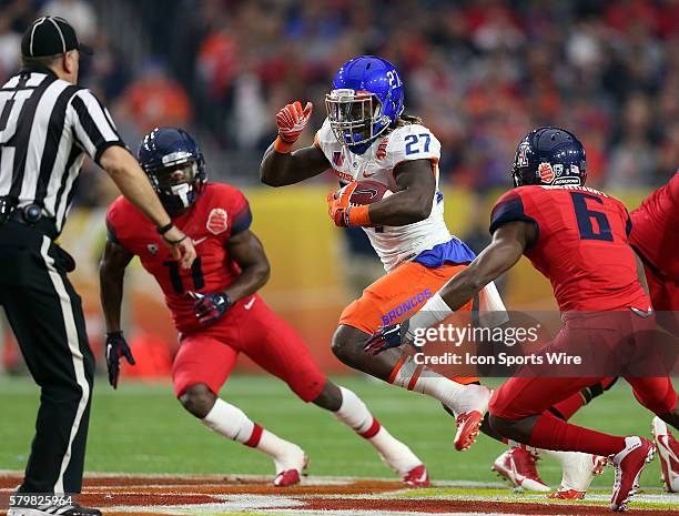 Boise State Broncos running back Jay Ajayi runs up field during the first half of the Vizio Fiesta Bowl game between the Arizona Wildcats and the...