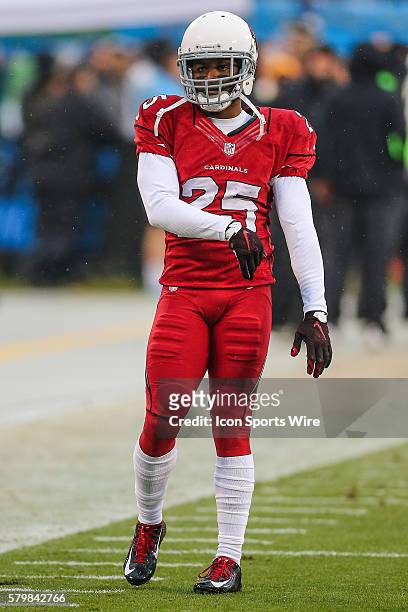 Arizona Cardinals cornerback Jerraud Powers warms up in the first quarter during the wild card play-off game between the Arizona Cardinals and the...