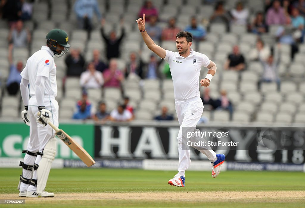 England v Pakistan: 2nd Investec Test - Day Four