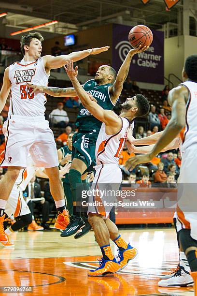 Eastern Michigan Eagles guard Mike Talley goes in for a layup against Bowling Green Falcons forward Garrett Mayleben and Bowling Green Falcons guard...
