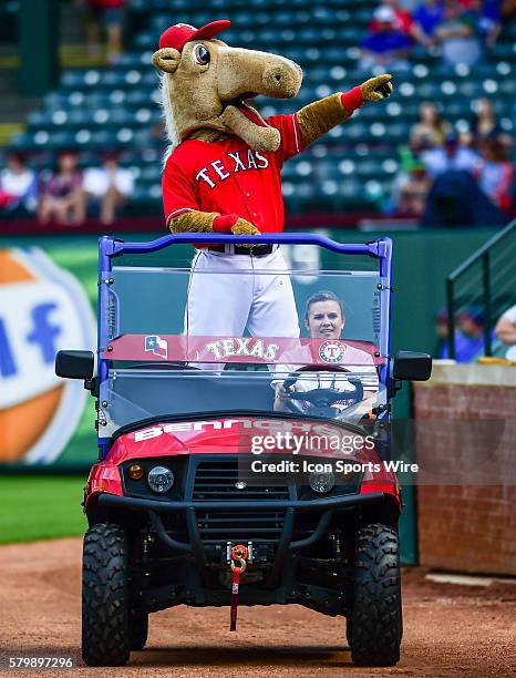 Ravens Head Reds Rangers 2,145 Red Ball 2015 Arrivals Stock Photos, High-Res Pictures, and ...