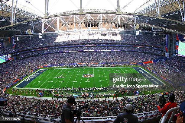 The opening kickoff to Super Bowl XLIX The New England Patriots defeat the Seattle Seahawks 28-24 in Super Bowl XLIX at University of Phoenix Stadium...