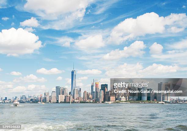 new york city skyline - mittag stock-fotos und bilder
