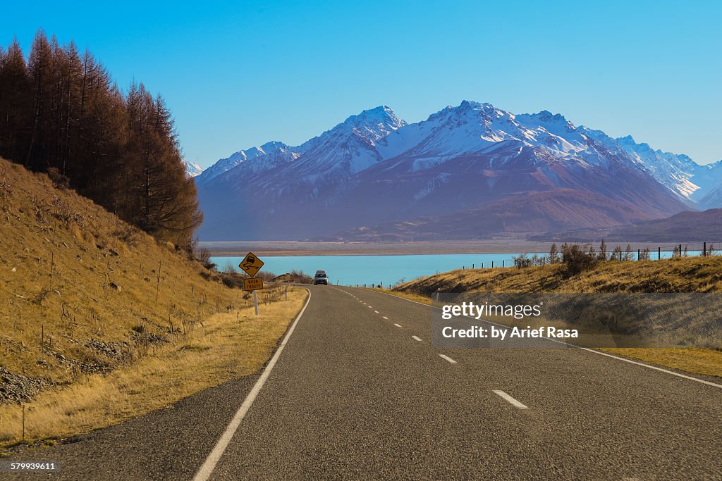 Mount Cook road and lake Pukaki