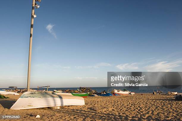 boats on la antilla beach, huelva - pescare stock pictures, royalty-free photos & images