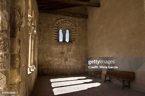 belfry of the romanesque church of sotosalbos, segovia, castilla y leon - peregrinacion stockfoto's en -beelden