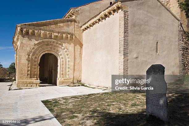 belfry of the romanesque church of sotosalbos, segovia, castilla y leon - espiritualidad imagens e fotografias de stock