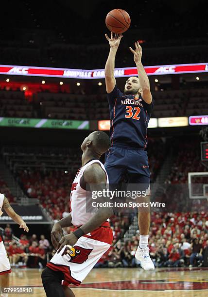 Virginia Cavaliers London Perrantes in a game between the University of Virginia Cavaliers and the University of Louisville Cardinals in Louisville,...