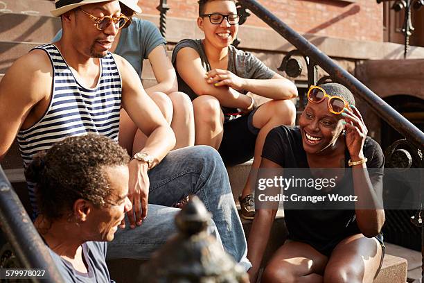 friends relaxing on front stoop - perron photos et images de collection