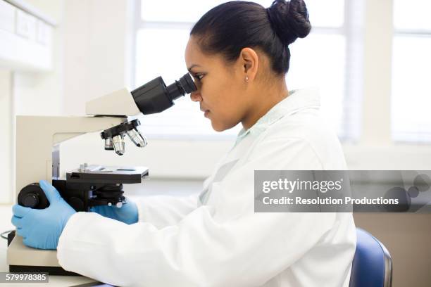 Microscope Looking Side On Photos and Premium High Res Pictures - Getty ...