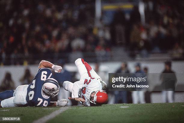 Orlando Renegades Ed McAleney in action, tackle vs New Jersey Generals QB Doug Flutie at Orlando Stadium. Orlando, FL 2/15/1985 CREDIT: John Iacono